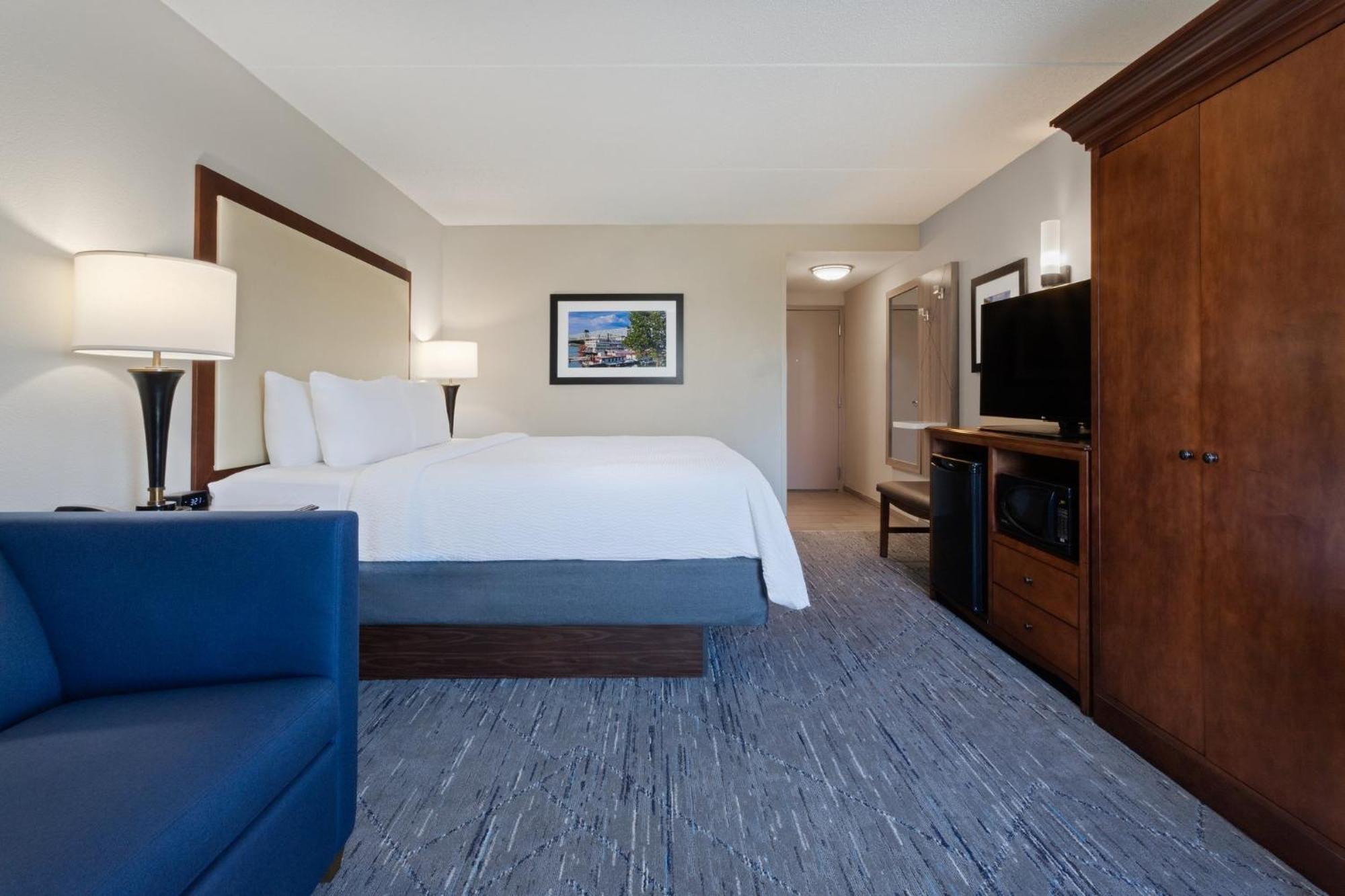 Holiday Inn Express & Suites Cincinnati Riverfront By Ihg Covington Bagian luar foto