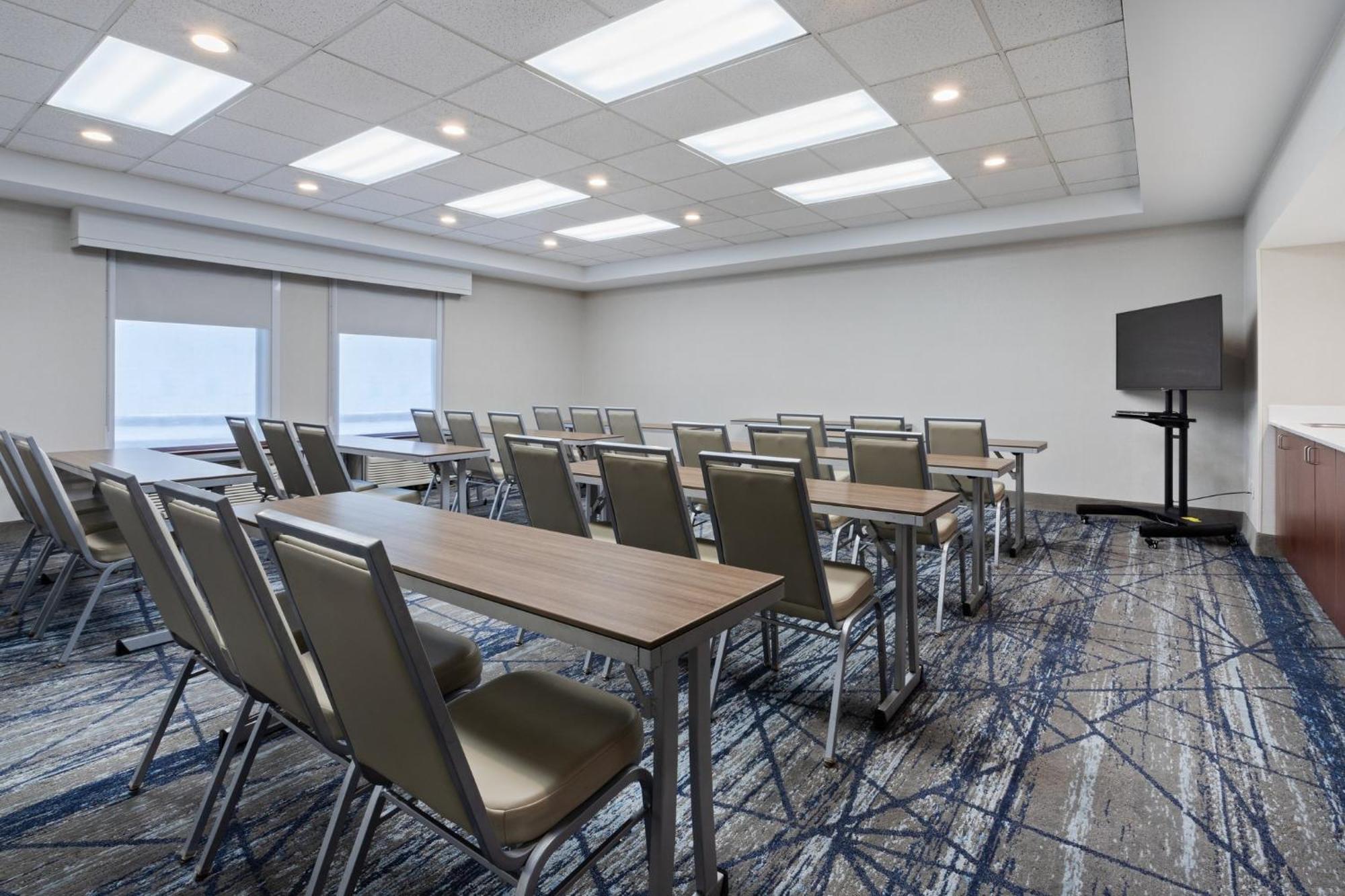 Holiday Inn Express & Suites Cincinnati Riverfront By Ihg Covington Bagian luar foto