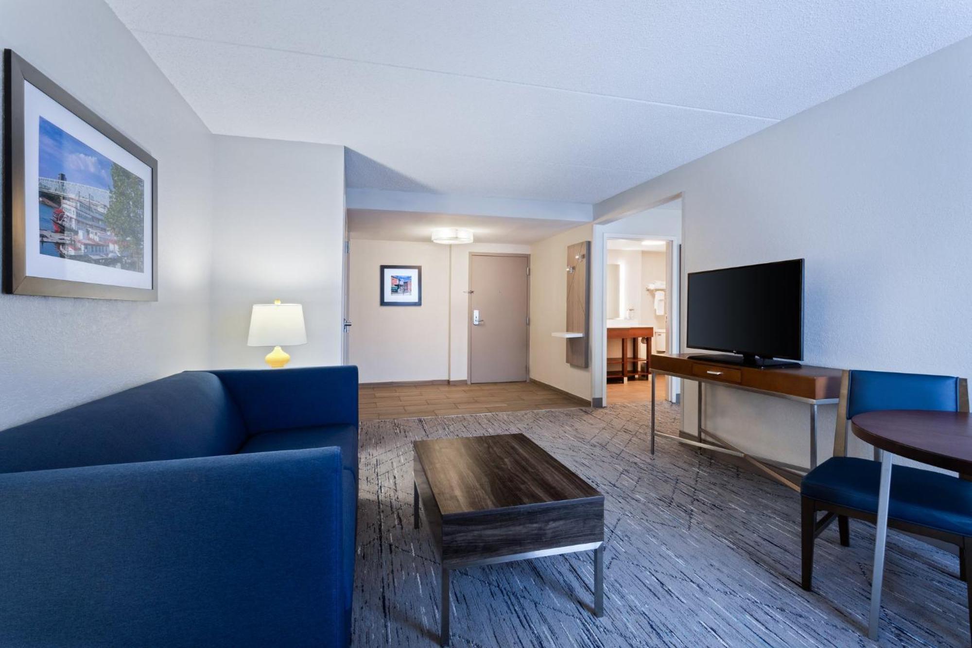 Holiday Inn Express & Suites Cincinnati Riverfront By Ihg Covington Bagian luar foto