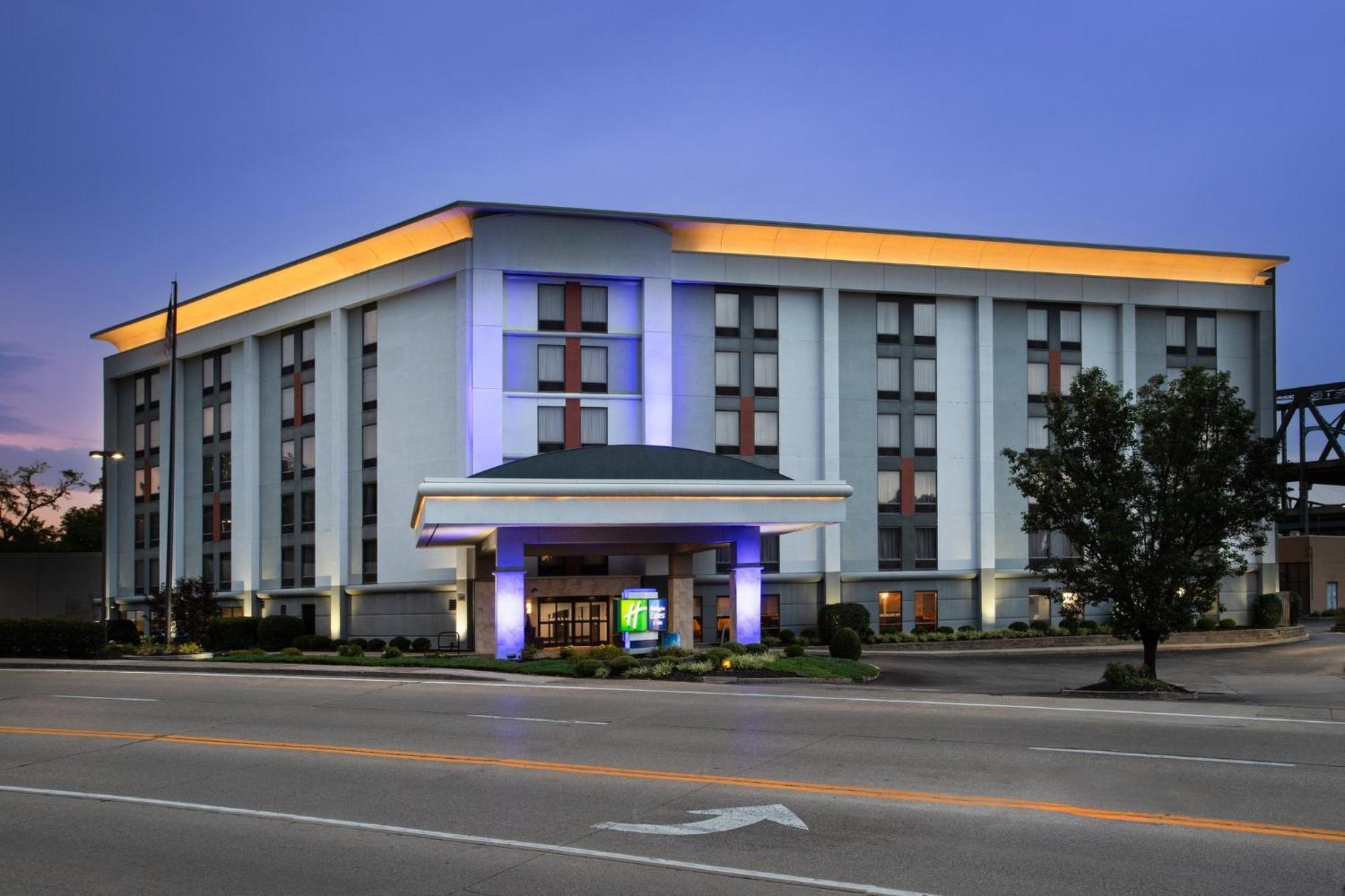 Holiday Inn Express & Suites Cincinnati Riverfront By Ihg Covington Bagian luar foto