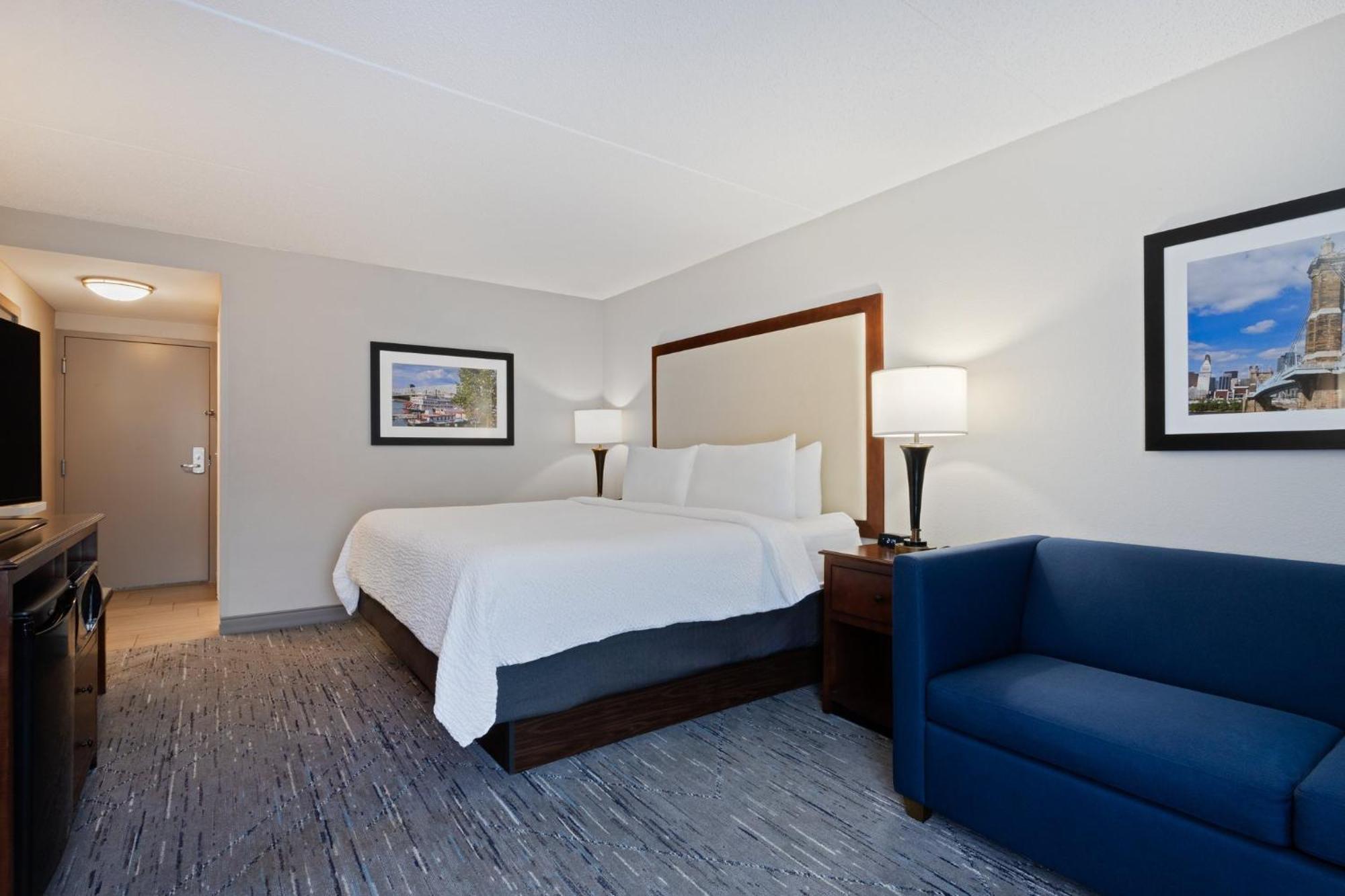 Holiday Inn Express & Suites Cincinnati Riverfront By Ihg Covington Bagian luar foto