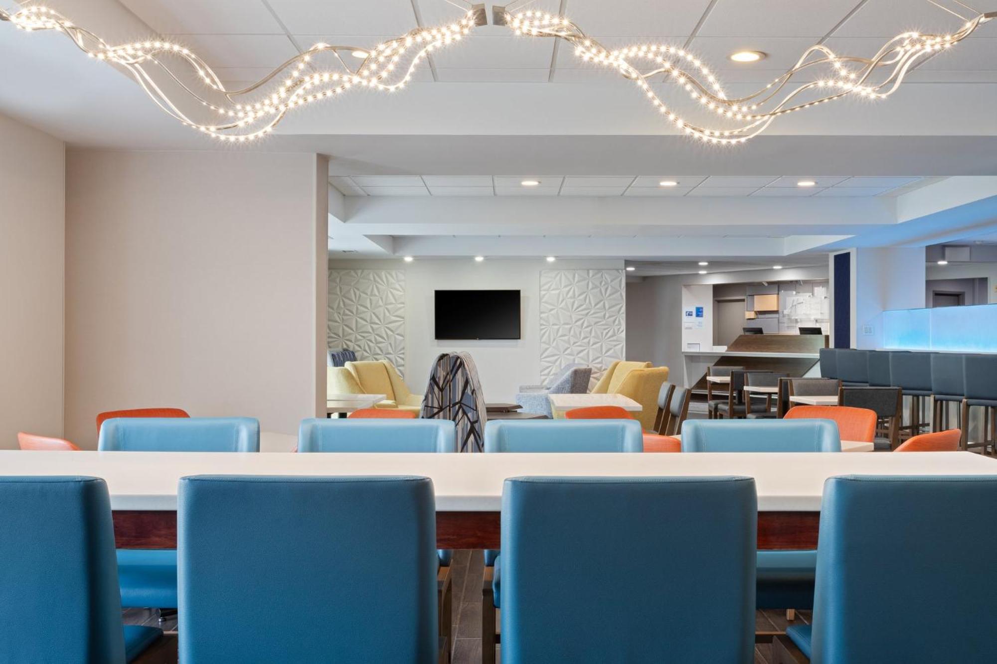 Holiday Inn Express & Suites Cincinnati Riverfront By Ihg Covington Bagian luar foto