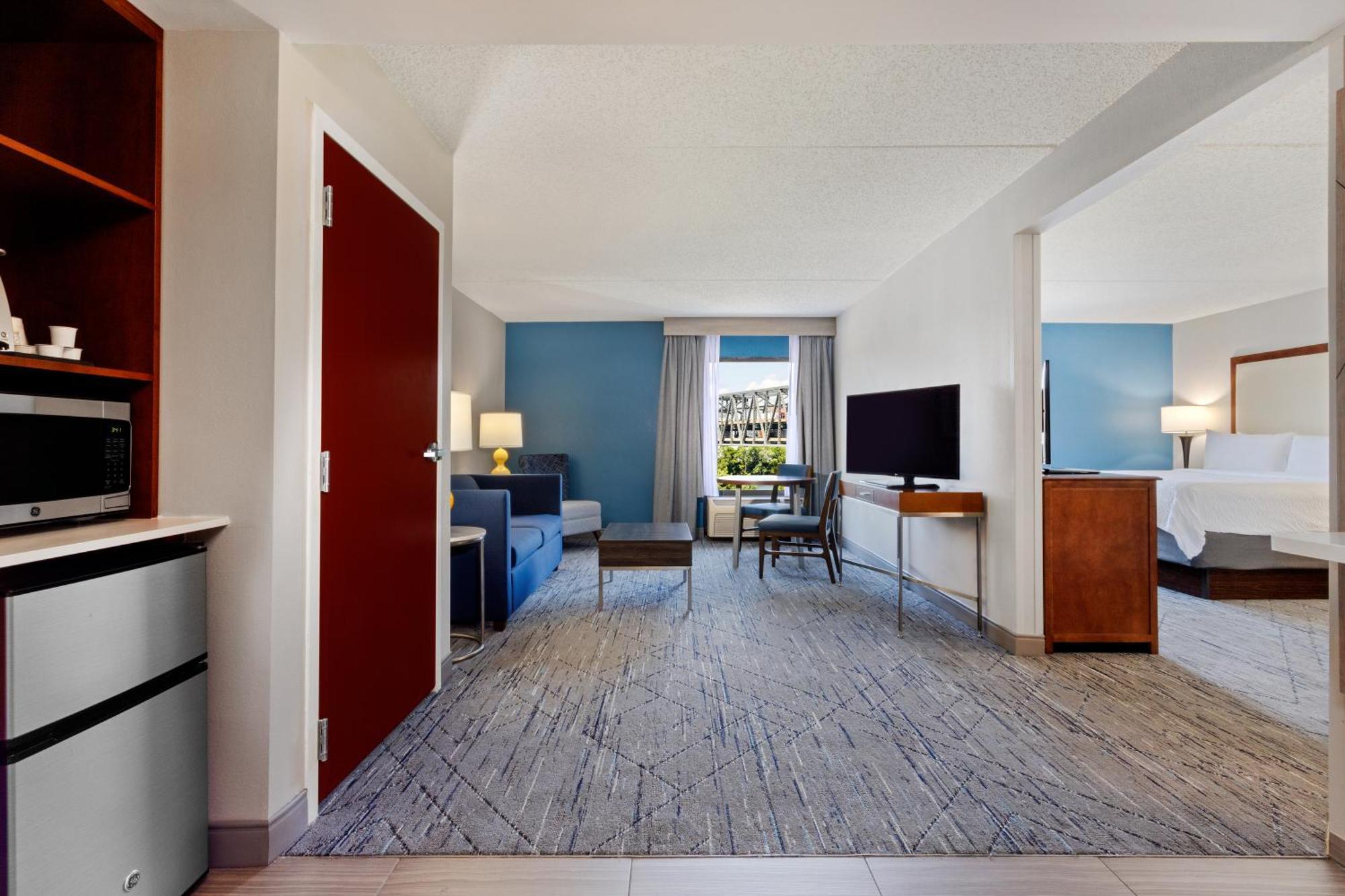 Holiday Inn Express & Suites Cincinnati Riverfront By Ihg Covington Bagian luar foto