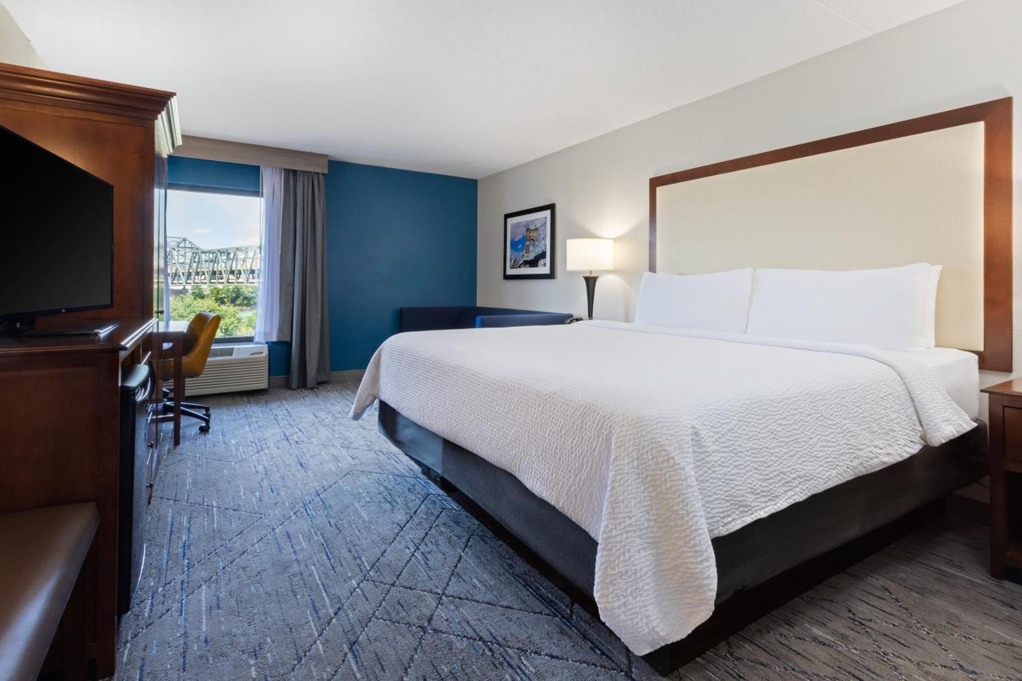 Holiday Inn Express & Suites Cincinnati Riverfront By Ihg Covington Bagian luar foto