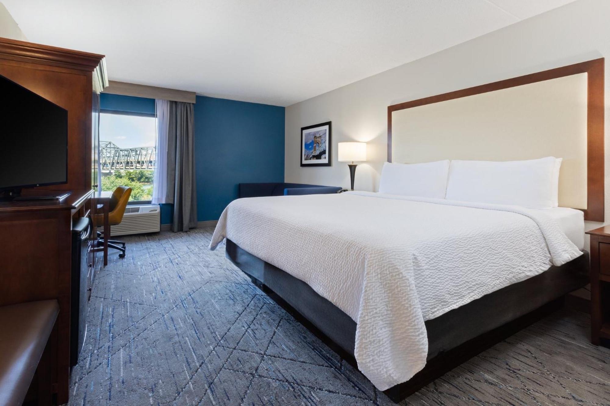 Holiday Inn Express & Suites Cincinnati Riverfront By Ihg Covington Bagian luar foto